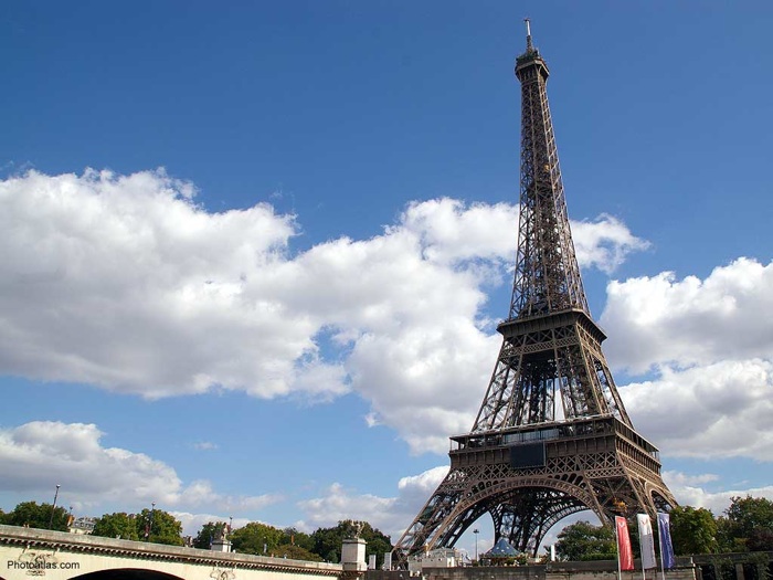 eiffel tower in paris